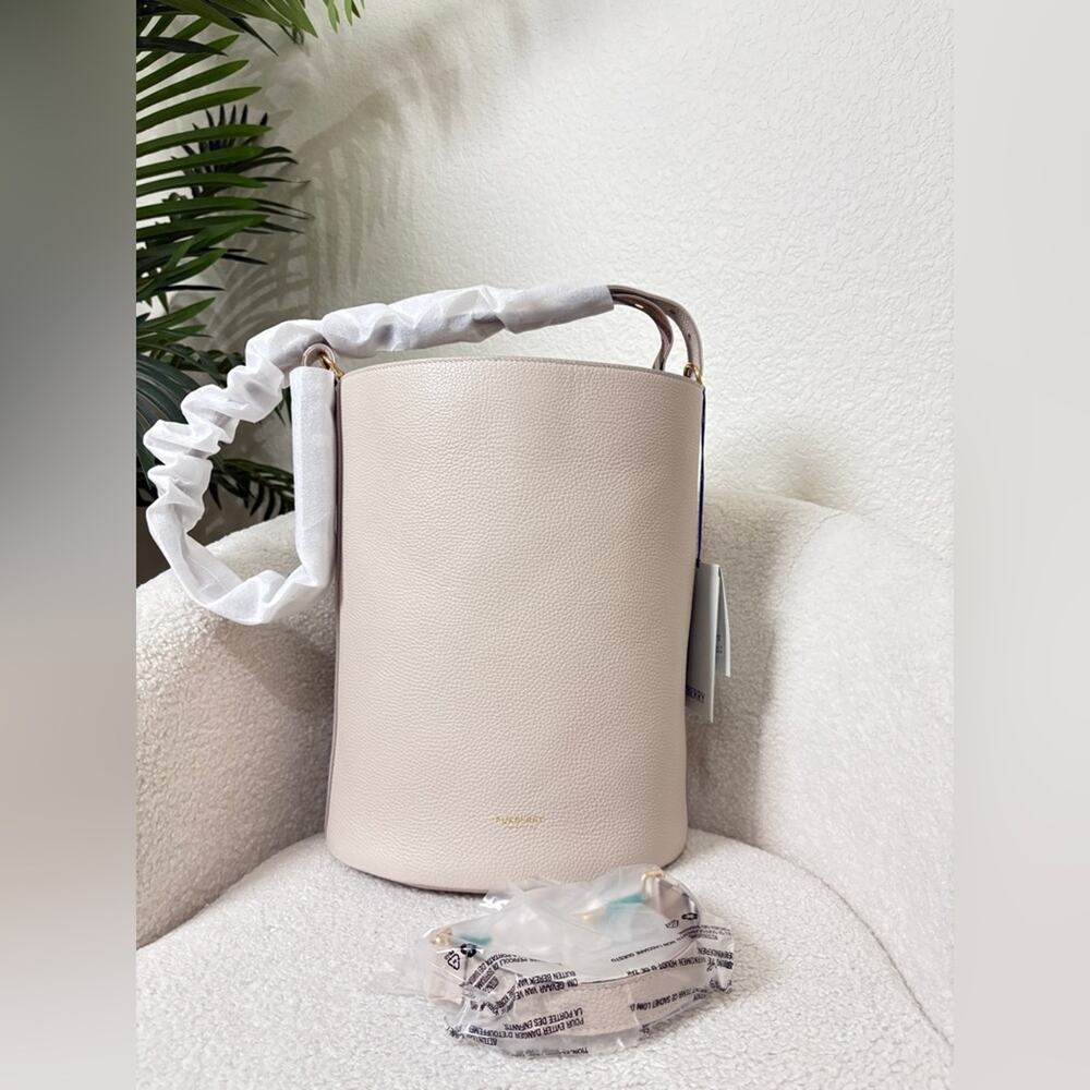Burberry leather bucket bag large limestone - Picture 3 of 11